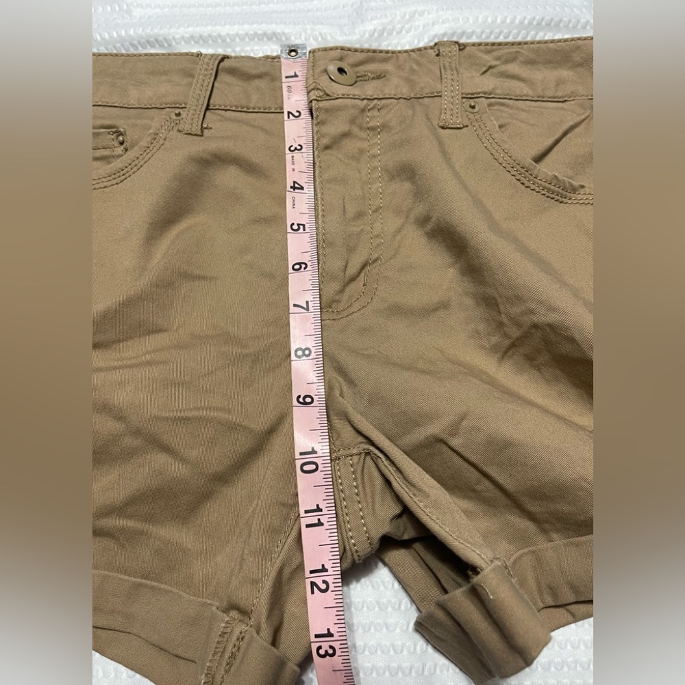 Tan shorts - Picture 4 of 6